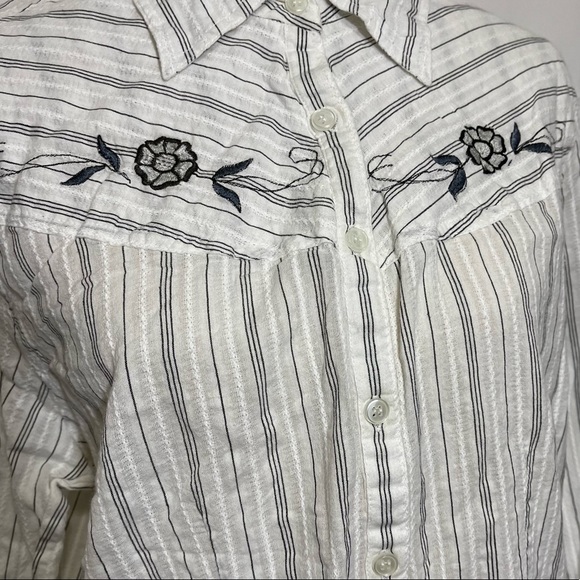 Antilia Femme Button Down Blouse - Picture 10 of 13